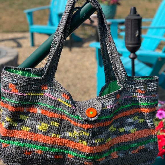 Crochet plarn large over the shoulder tote or beach bag. - Picture 3 of 4